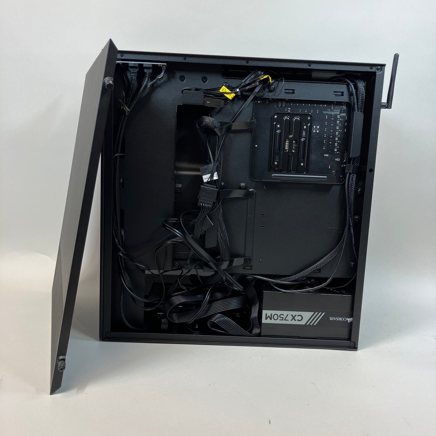 NZXT Ryzen 5 7600X 32GB RAM 1TB ASUS TUF Gaming GeForce RTX 4080 Liquid Cooled