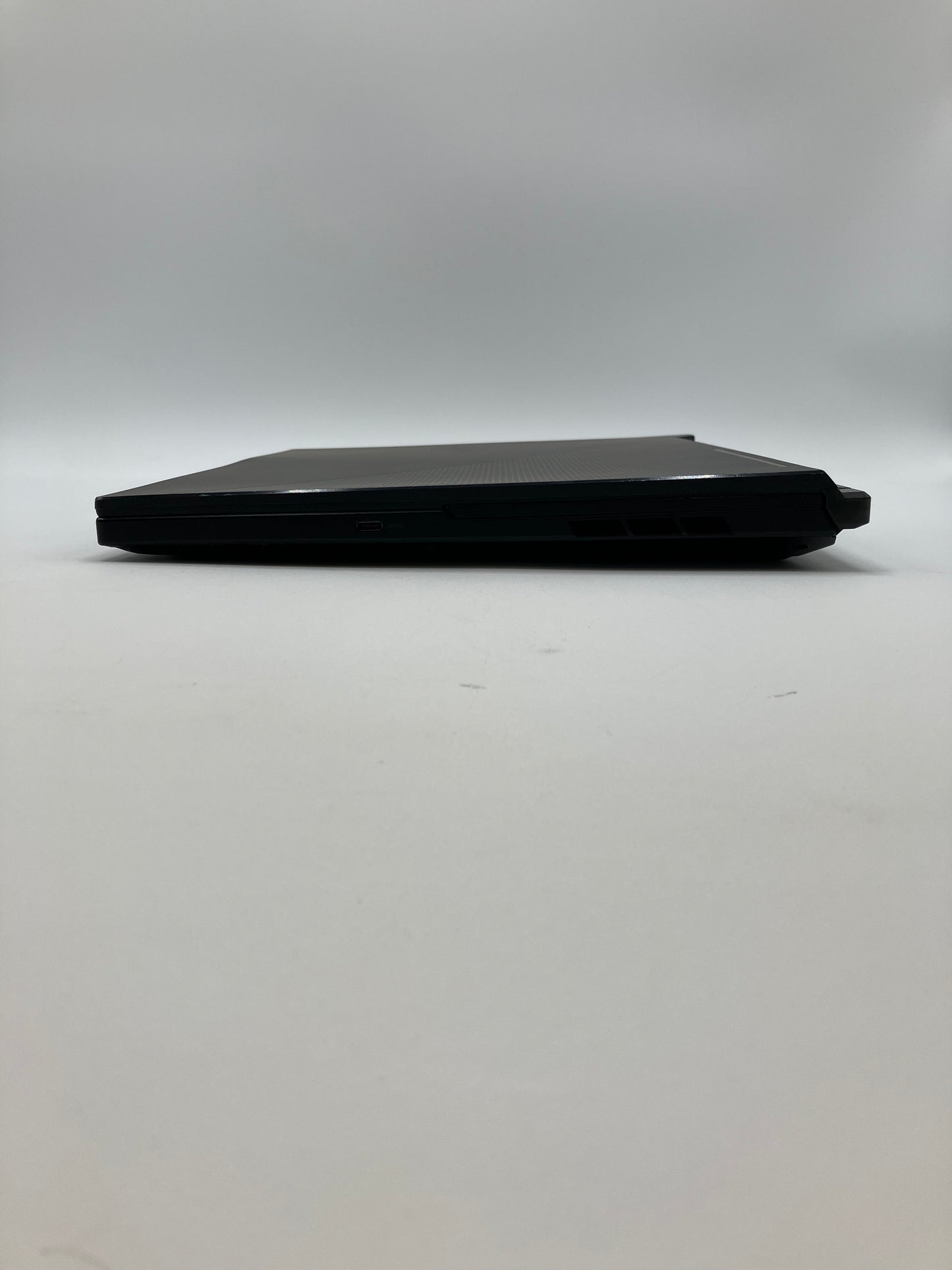 ASUS ROG Zephyrus G16 GX650PZ-XS96 Ryzen 9 12GB RAM 1TB GeForce RTX 4080 Laptop