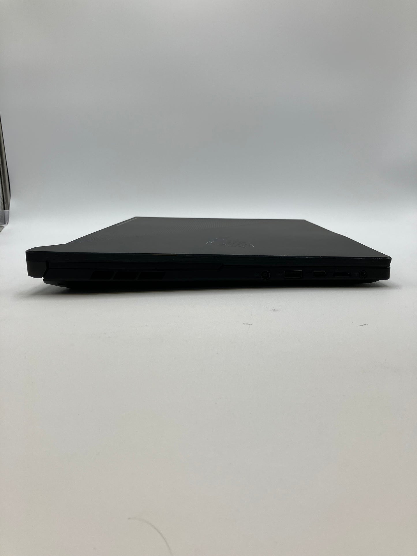 ASUS ROG Zephyrus G16 GX650PZ-XS96 Ryzen 9 12GB RAM 1TB GeForce RTX 4080 Laptop