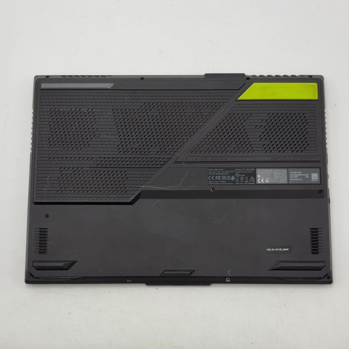 Asus ROG Strix G713 17.3" Ryzen 9 7940HX 16GB RAM 1TB SSD GeForce RTX 4050