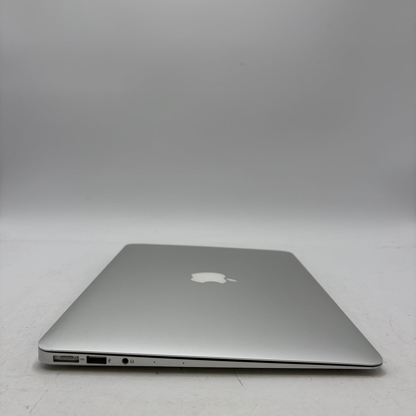 2017 Apple MacBook Air 13.3" i5 1.8GHz 8GB RAM 128GB SSD Silver A1466