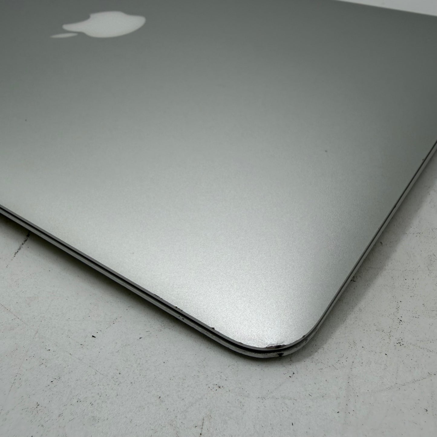 2017 Apple MacBook Air 13.3" i5 1.8GHz 8GB RAM 128GB SSD Silver A1466